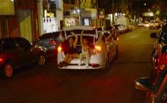 Foto de la galería: Noche de Sábado en el centro posadeño: punto de encuentro en el último finde del mes