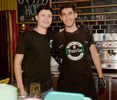 Foto de la galería: Noche de Sábado en el centro posadeño: punto de encuentro en el último finde del mes