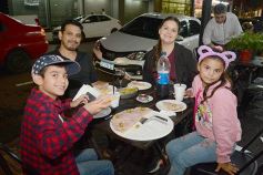 Foto de la galería: Noche de Sábado en el centro posadeño: punto de encuentro en el último finde del mes