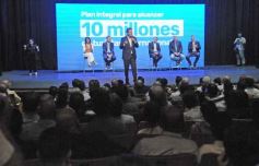 Foto de la galería: Camino al balotaje: Massa compartió agenda con el arco político misionero