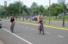 Foto de la galería: Con la previa del verano: costa, rio y deporte coparon el domingo en la ciudad