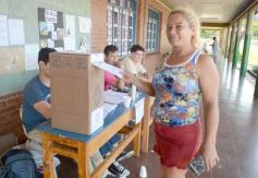 Foto de la galería: Balotaje 2023: con buen tiempo de por medio, el folclore electoral se vivió a pleno en la ciudad