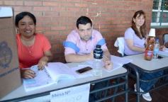 Foto de la galería: Balotaje 2023: con buen tiempo de por medio, el folclore electoral se vivió a pleno en la ciudad