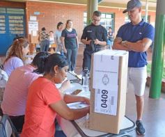 Foto de la galería: Balotaje 2023: con buen tiempo de por medio, el folclore electoral se vivió a pleno en la ciudad