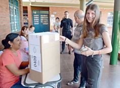 Foto de la galería: Balotaje 2023: con buen tiempo de por medio, el folclore electoral se vivió a pleno en la ciudad