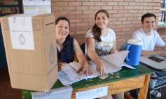 Foto de la galería: Balotaje 2023: con buen tiempo de por medio, el folclore electoral se vivió a pleno en la ciudad