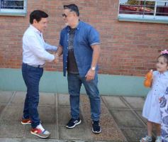 Foto de la galería: Balotaje 2023: con buen tiempo de por medio, el folclore electoral se vivió a pleno en la ciudad