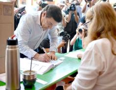 Foto de la galería: Balotaje 2023: con buen tiempo de por medio, el folclore electoral se vivió a pleno en la ciudad