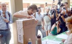 Foto de la galería: Balotaje 2023: con buen tiempo de por medio, el folclore electoral se vivió a pleno en la ciudad