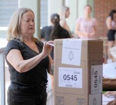 Foto de la galería: Balotaje 2023: con buen tiempo de por medio, el folclore electoral se vivió a pleno en la ciudad