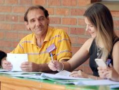 Foto de la galería: Balotaje 2023: con buen tiempo de por medio, el folclore electoral se vivió a pleno en la ciudad