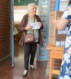 Foto de la galería: Balotaje 2023: con buen tiempo de por medio, el folclore electoral se vivió a pleno en la ciudad