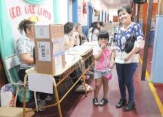 Foto de la galería: Balotaje 2023: con buen tiempo de por medio, el folclore electoral se vivió a pleno en la ciudad
