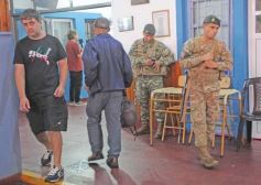 Foto de la galería: Balotaje 2023: con buen tiempo de por medio, el folclore electoral se vivió a pleno en la ciudad