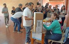 Foto de la galería: Balotaje 2023: con buen tiempo de por medio, el folclore electoral se vivió a pleno en la ciudad