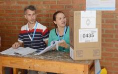 Foto de la galería: Balotaje 2023: con buen tiempo de por medio, el folclore electoral se vivió a pleno en la ciudad