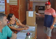 Foto de la galería: Balotaje 2023: con buen tiempo de por medio, el folclore electoral se vivió a pleno en la ciudad