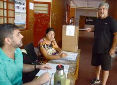 Foto de la galería: Balotaje 2023: con buen tiempo de por medio, el folclore electoral se vivió a pleno en la ciudad