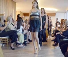 Foto de la galería: Desfile Cierre: moda y diseño misionero dieron cita en lo alto de la ciudad capital