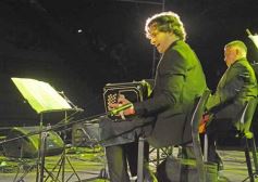 Foto de la galería: 54° Festival del Litoral: con el Chango Spasiuk y otros consagrados, la fiesta popular abrió la 1ra noche