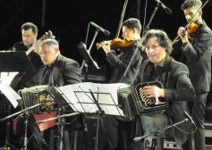 Foto de la galería: 54° Festival del Litoral: con el Chango Spasiuk y otros consagrados, la fiesta popular abrió la 1ra noche