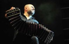 Foto de la galería: 54° Festival del Litoral: con el Chango Spasiuk y otros consagrados, la fiesta popular abrió la 1ra noche