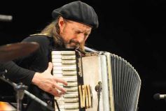 Foto de la galería: 54° Festival del Litoral: con el Chango Spasiuk y otros consagrados, la fiesta popular abrió la 1ra noche
