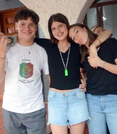 Foto de la galería: Entrega de silbatos: la Madre ya tiene a sus nuevas Directoras para la próxima Estudiantina