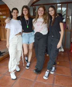 Foto de la galería: Entrega de silbatos: la Madre ya tiene a sus nuevas Directoras para la próxima Estudiantina