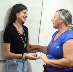 Foto de la galería: Entrega de silbatos: la Madre ya tiene a sus nuevas Directoras para la próxima Estudiantina