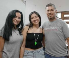 Foto de la galería: Entrega de silbatos: la Madre ya tiene a sus nuevas Directoras para la próxima Estudiantina
