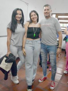 Foto de la galería: Entrega de silbatos: la Madre ya tiene a sus nuevas Directoras para la próxima Estudiantina