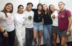 Foto de la galería: Entrega de silbatos: la Madre ya tiene a sus nuevas Directoras para la próxima Estudiantina