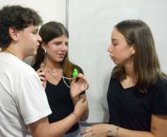 Foto de la galería: Entrega de silbatos: la Madre ya tiene a sus nuevas Directoras para la próxima Estudiantina