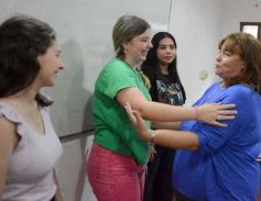 Foto de la galería: Entrega de silbatos: la Madre ya tiene a sus nuevas Directoras para la próxima Estudiantina