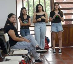 Foto de la galería: Entrega de silbatos: la Madre ya tiene a sus nuevas Directoras para la próxima Estudiantina