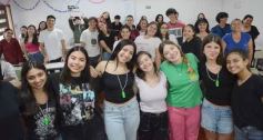 Foto de la galería: Entrega de silbatos: la Madre ya tiene a sus nuevas Directoras para la próxima Estudiantina