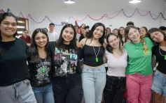 Foto de la galería: Entrega de silbatos: la Madre ya tiene a sus nuevas Directoras para la próxima Estudiantina