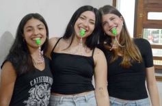 Foto de la galería: Entrega de silbatos: la Madre ya tiene a sus nuevas Directoras para la próxima Estudiantina