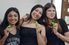 Foto de la galería: Entrega de silbatos: la Madre ya tiene a sus nuevas Directoras para la próxima Estudiantina