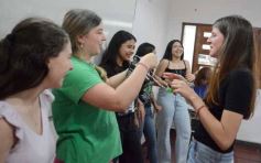 Foto de la galería: Entrega de silbatos: la Madre ya tiene a sus nuevas Directoras para la próxima Estudiantina