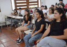 Foto de la galería: Entrega de silbatos: la Madre ya tiene a sus nuevas Directoras para la próxima Estudiantina