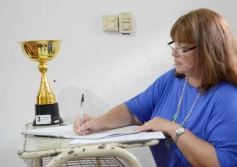 Foto de la galería: Entrega de silbatos: la Madre ya tiene a sus nuevas Directoras para la próxima Estudiantina