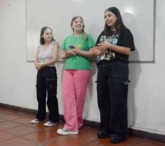 Foto de la galería: Entrega de silbatos: la Madre ya tiene a sus nuevas Directoras para la próxima Estudiantina