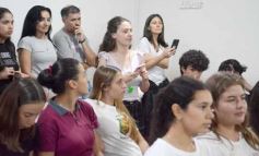 Foto de la galería: Entrega de silbatos: la Madre ya tiene a sus nuevas Directoras para la próxima Estudiantina