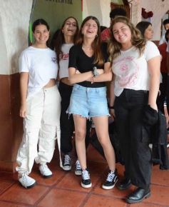 Foto de la galería: Entrega de silbatos: la Madre ya tiene a sus nuevas Directoras para la próxima Estudiantina