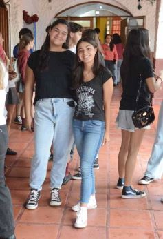 Foto de la galería: Entrega de silbatos: la Madre ya tiene a sus nuevas Directoras para la próxima Estudiantina