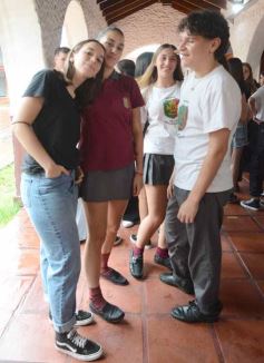 Foto de la galería: Entrega de silbatos: la Madre ya tiene a sus nuevas Directoras para la próxima Estudiantina