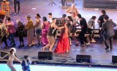 Foto de la galería: Festival del Litoral: postales que dejó la 2da noche con una grilla de lujo en el escenario