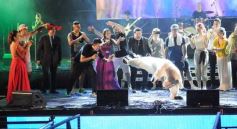 Foto de la galería: Festival del Litoral: postales que dejó la 2da noche con una grilla de lujo en el escenario